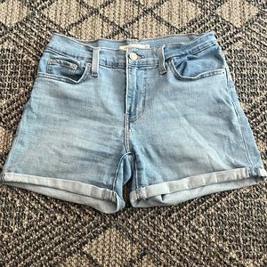 LEVIS- mid length shorts/ light wash